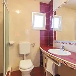 Kastel Stafilic 46 With Outdoor Swimmingpool Nyaraló