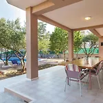 Kastel Stafilic 46 With Outdoor Swimmingpool * Kaštela