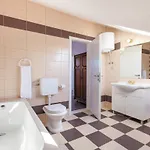Nyaraló Kastel Stafilic 46 With Outdoor Swimmingpool *