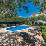 Kastel Stafilic 46 With Outdoor Swimmingpool * Kaštela