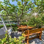 Nyaraló Kastel Stafilic 46 With Outdoor Swimmingpool *