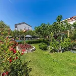 Nyaraló Kastel Stafilic 46 With Outdoor Swimmingpool