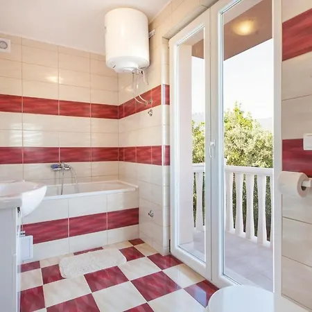 Holiday home 7 Bedroom Awesome In Kastel Stafilic