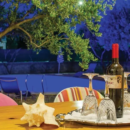 Kastel Stafilic 46 With Outdoor Swimmingpool * Kaštela
