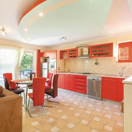 Holiday home 7 Bedroom Awesome In Kastel Stafilic *