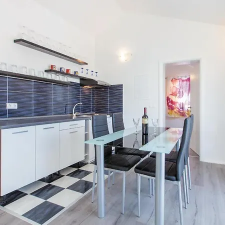 Holiday home 7 Bedroom Awesome In Kastel Stafilic