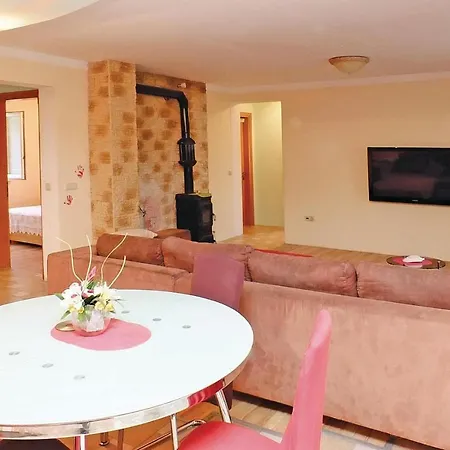 Prázdninový dům Kastel Stafilic 46 With Outdoor Swimmingpool *
