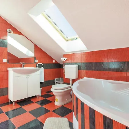 7 Bedroom Awesome In Kastel Stafilic Semesterbostad Kaštela