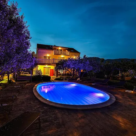 Holiday home 7 Bedroom Awesome In Kastel Stafilic