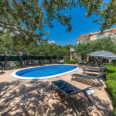 Kastel Stafilic 46 With Outdoor Swimmingpool * Kaštela