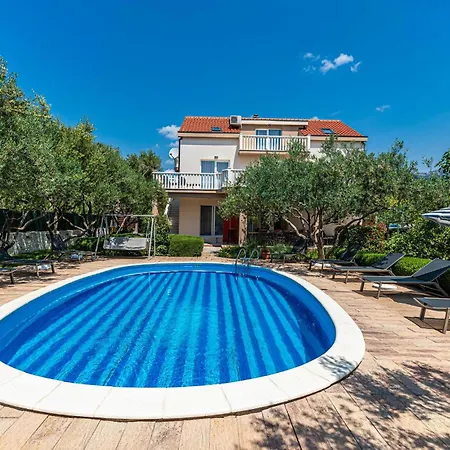 Holiday home 7 Bedroom Awesome In Kastel Stafilic Kastela