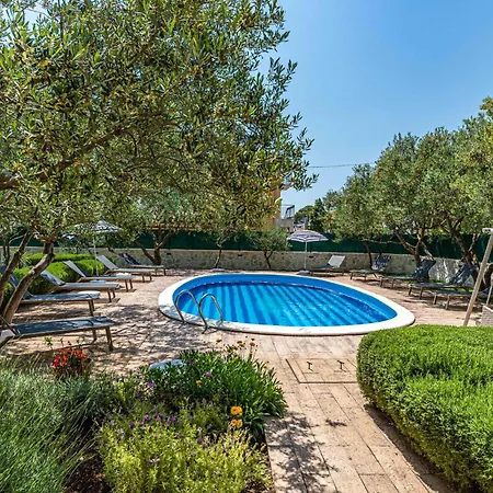 Kastel Stafilic 46 With Outdoor Swimmingpool * Kaštela