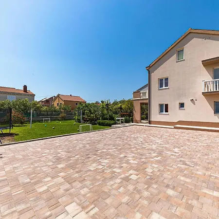 Holiday home 7 Bedroom Awesome In Kastel Stafilic