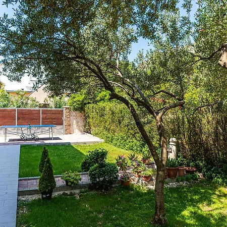 Holiday home 7 Bedroom Awesome In Kastel Stafilic